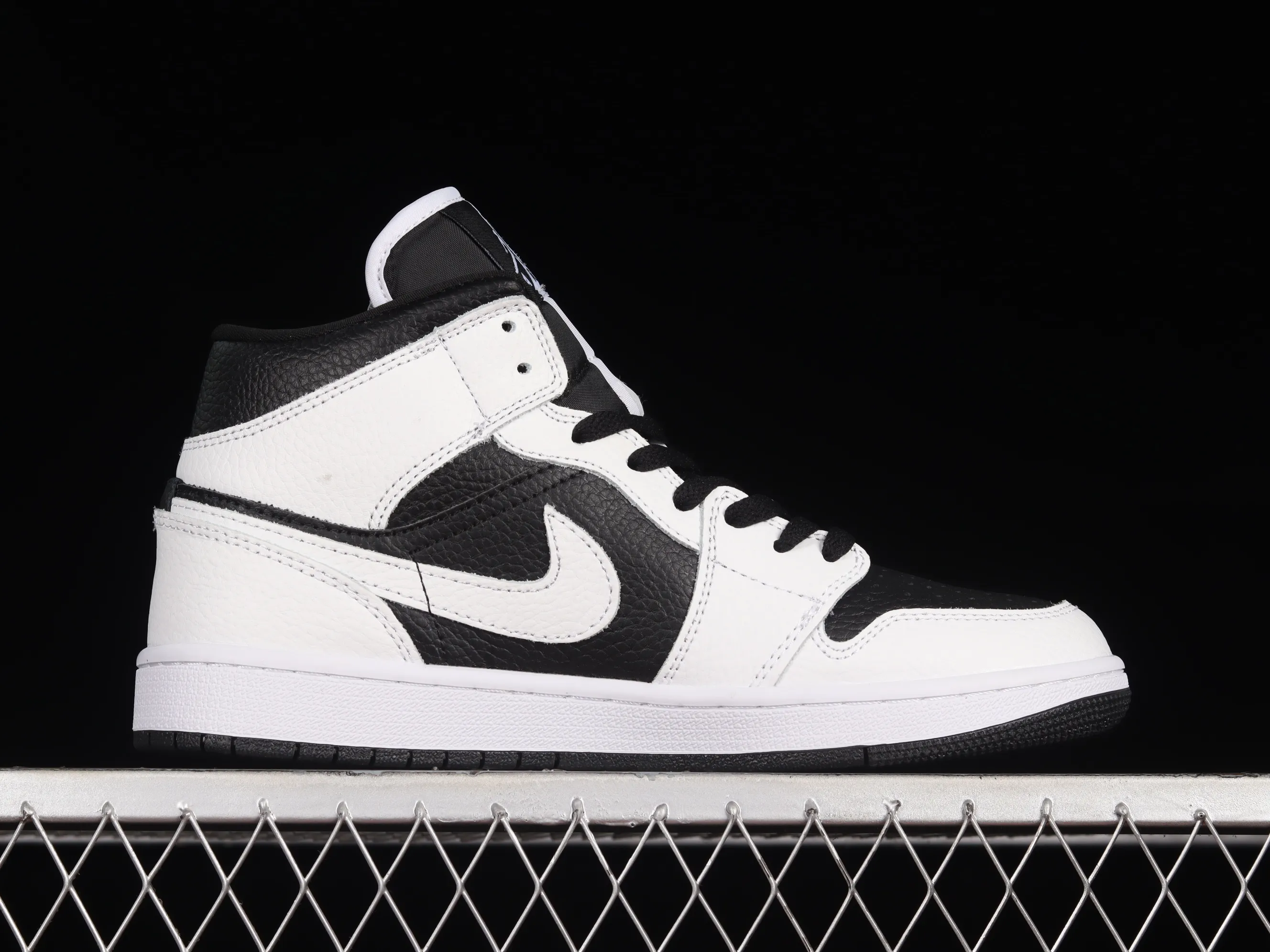 All Categories Air Jordan Jordan Series Basketball Shoes Air Jordan 1 Mid Air Jordan 1 Mid "Homage" AJ1 Joe 1 Black and White Panda China Basketball Shoes DR0501-101